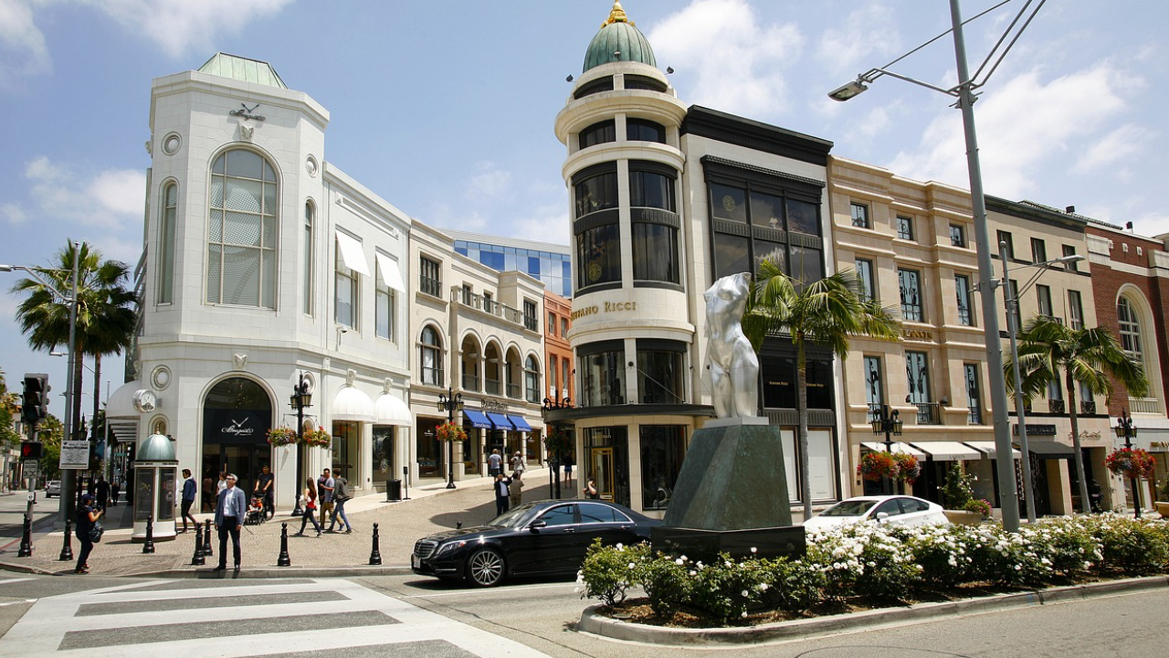 luxury brands shopping training customer service